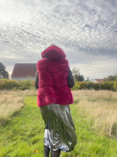 Fake fur vest med hætte