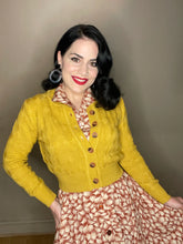 Indlæs billede til gallerivisning Rock n Romance
The &quot;Sandra&quot; Textured Diamond Knit Cardigan in Light Mustard, 1940s &amp; 50s Vintage Style